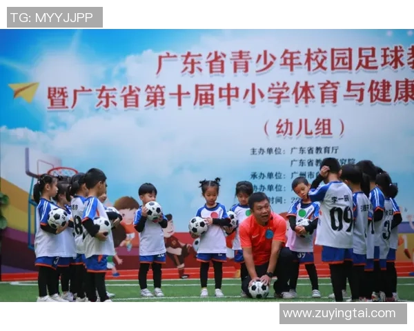 足球十二玩教案探索与实践提升青少年足球技能与团队合作能力的有效途径